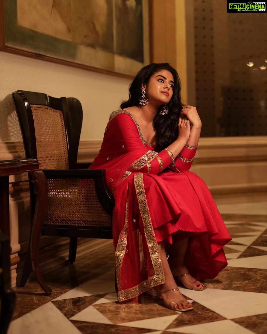 Siddhi Idnani Instagram - “I’m going to make everything around me, beautiful” - Elsie de wolf 🤍 Styling & designer - @labelswarupa 📸- @deepak_durai_photography MakeUp & Hair - @kaviyaartistry_off Jewellery- @mspinkpantherjewel