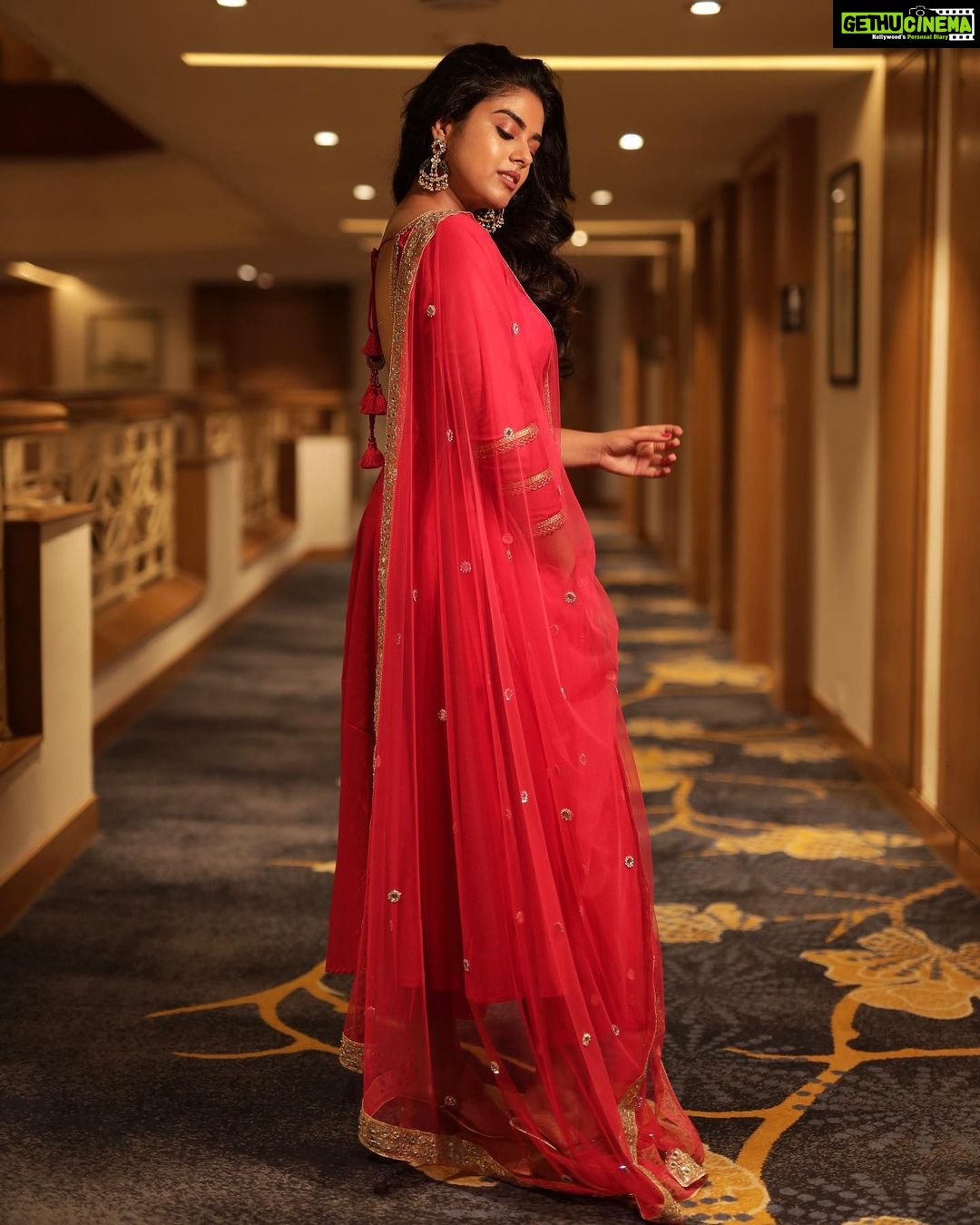 Siddhi Idnani Instagram - “I’m going to make everything around me, beautiful” - Elsie de wolf 🤍 Styling & designer - @labelswarupa 📸- @deepak_durai_photography MakeUp & Hair - @kaviyaartistry_off Jewellery- @mspinkpantherjewel