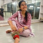 Siddhi Idnani Instagram - happiest with my ghungroo’s on 💜 #kathak Nateshwar Nritya Kala Mandir - Kathak Institute of Late Natraj Gopi Krishna