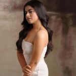 Siddhi Idnani Instagram - all about the right timing🤍 . . . . 🤍 . . . . Wardrobe/styling : @labelswarupa Photographer : @prachuprashanth Make up : @reenapaiva Hairstylist : @venki_hairstylist Backdrop : @mizubackdrops @studioi.india