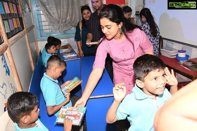 Siddhi Idnani Instagram - Spend my afternoon with the specially abled kids at Little Angels. The smile on their faces.. ah priceless! 🥰🧿