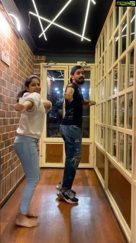 Siddhi Mahajankatti Instagram - • How @zumairkhaja and I celebrated Max’s winnnn • PS : Can’t wait for the Netflix series. Also don’t know how they’ll fit in all the drama that happened this year 🙈 #trendingreels #feelitreelit #trendingsongs #trendingnow #dancechallenge #bijleebijlee #maxworldchampion The Living Room
