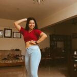 Siddhi Mahajankatti Instagram – • Lazy Thursday evening, decided to shoot a dance reel as my warmup before I head out for my run !!! • 

#feelitreelit #trendingreels #trendingsongs #trendingnow #trendingdances #bollywood #reelsviral Bangalore, India
