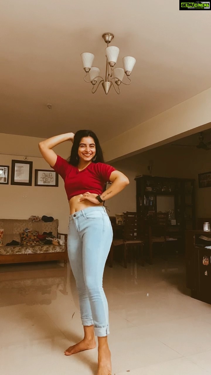 Siddhi Mahajankatti Instagram - • Lazy Thursday evening, decided to shoot a dance reel as my warmup before I head out for my run !!! • #feelitreelit #trendingreels #trendingsongs #trendingnow #trendingdances #bollywood #reelsviral Bangalore, India