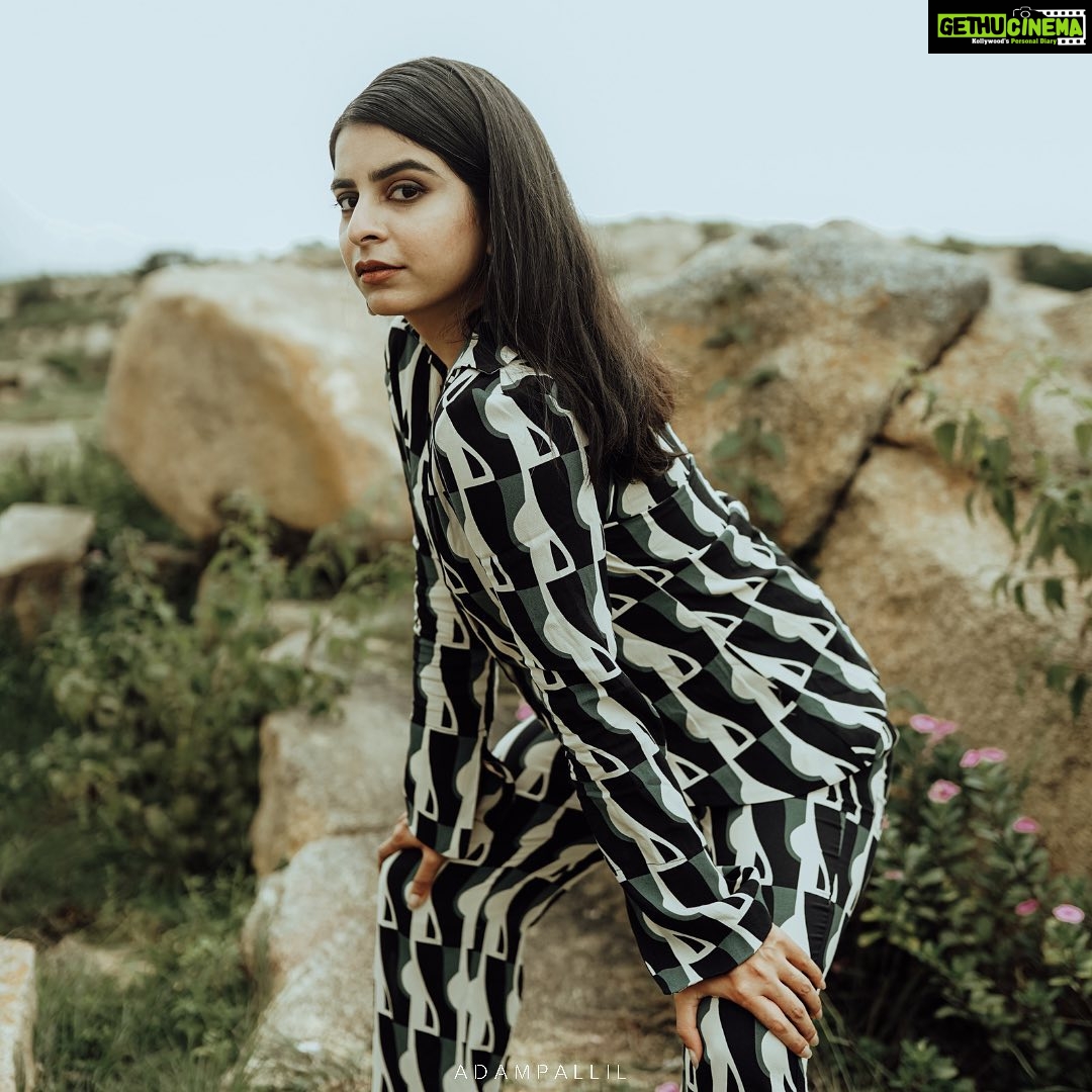 Siddhi Mahajankatti Instagram - I D E N T I T Y | a series by @adampallil __________________________________________ Featuring : @siddhi_mahajankatti Styling : @adampallil HMUA : @ravishing_box Photography : @aisha_moidhu Accessories: @tazinjewels Asstd : @raafiimohammed _____________________________________ #adampallil Bangalore, India