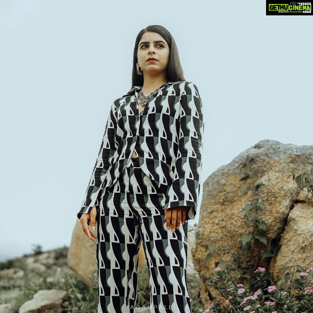 Siddhi Mahajankatti Instagram - I D E N T I T Y | a series by @adampallil __________________________________________ Featuring : @siddhi_mahajankatti Styling : @adampallil HMUA : @ravishing_box Photography : @aisha_moidhu Accessories: @tazinjewels Asstd : @raafiimohammed _____________________________________ #adampallil Bangalore, India
