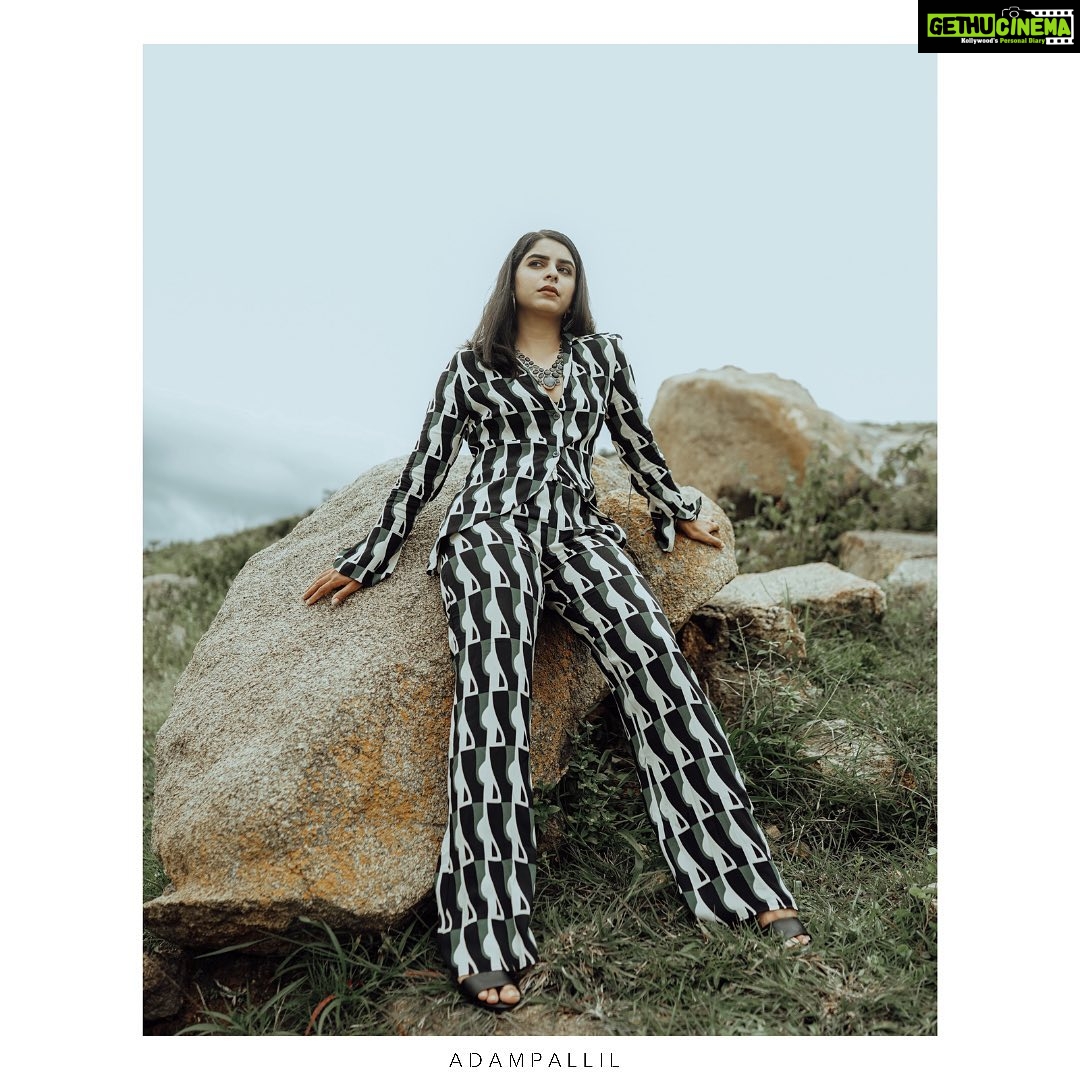 Siddhi Mahajankatti Instagram - I D E N T I T Y | a series by @adampallil __________________________________________ Featuring : @siddhi_mahajankatti Styling : @adampallil HMUA : @ravishing_box Photography : @aisha_moidhu Asstd : @raafiimohammed _____________________________________ #adampallil Bangalore, India
