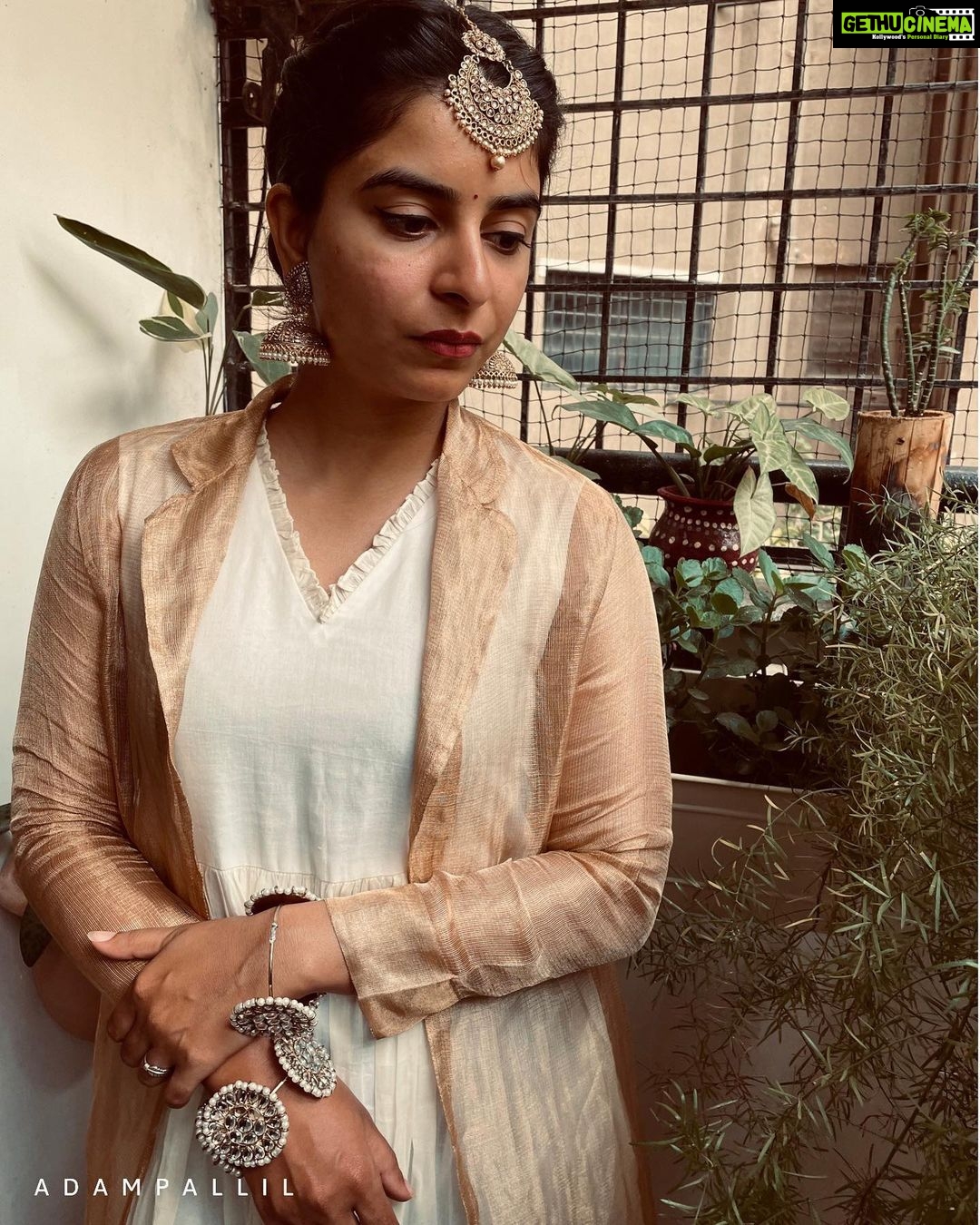 Siddhi Mahajankatti Instagram - •C•H•I•N•G•A•M• 1• 🌸 ____________________________________ Styling & 📸 : @adampallil Outift : @designs_by_lis #onamashamsakal #adampallil Bangalore, India