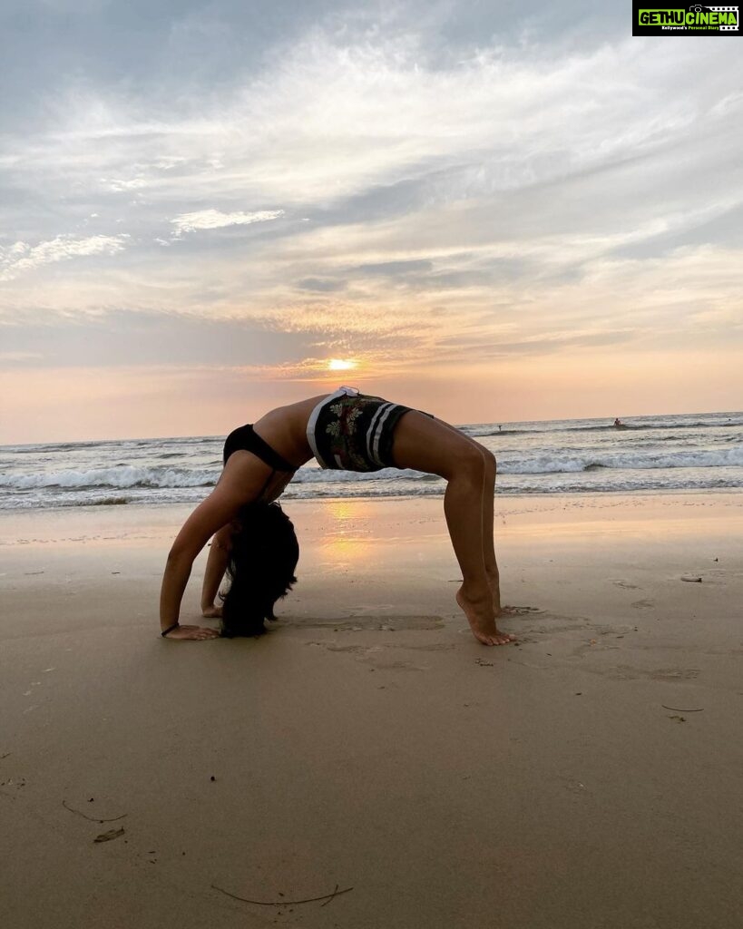 Siddhi Mahajankatti Instagram - • Just in my zone at the beach • PS : Someone please take me back to the beach! I wish for beach #life always ❤ PC : @ratul Mantra Surf Club - Surfing India