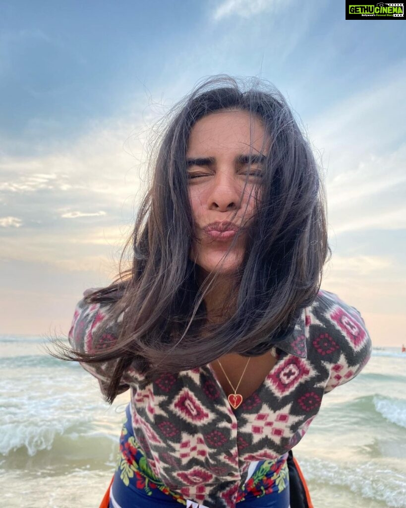 Siddhi Mahajankatti Instagram - • Have you ever seen me this happy? • PS : Only the beach brings out the happiest me ❤ #mulki #surfing #life Mantra Surf Club - Surfing India