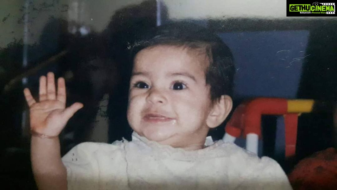 Siddhi Mahajankatti Instagram - β’ Hello Fam π β’ This whole week, my parents took out all the albums and segregated into Appa, Amma, Me and Thimma. Guess what? The highest number of photos or albums were mine ....π Poor Thimma ππ @shrikardmahajankatti @lakshmidmahajankatti @mahajankatti PS: This one is my favorite cus appa clicked this picture β€οΈ Bangalore, India