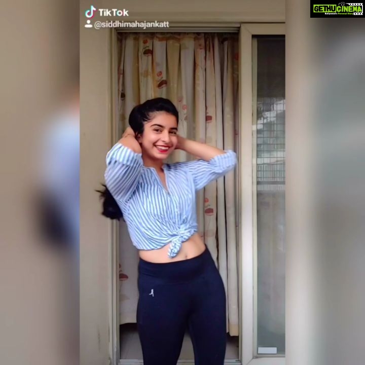 Siddhi Mahajankatti Instagram - • Damn " _______" what ? 🙈• PS : I just lip synched guys , so please do help me out here in what the word actually is 😂 #420 #dancepractice Bangalore, India