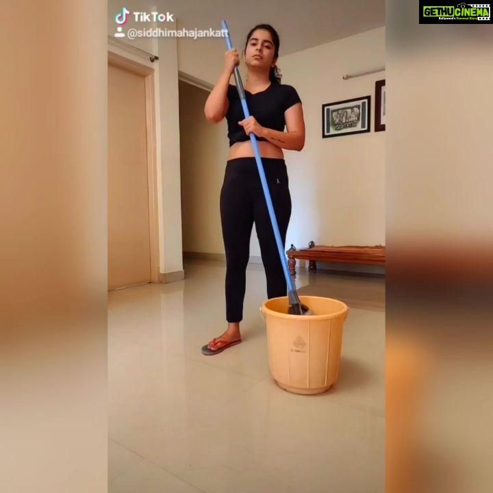 Siddhi Mahajankatti Instagram - • What happens when Amma asks me to mop the floor 😂• Bangalore, India