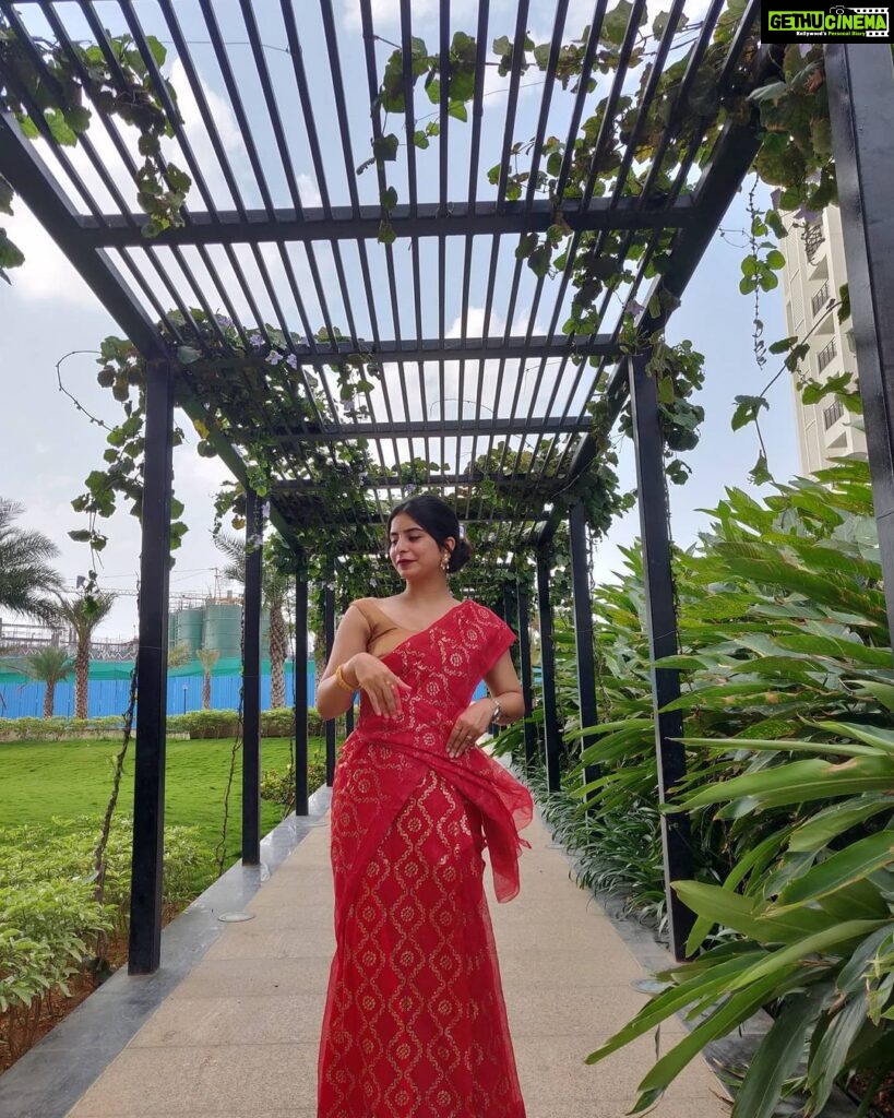 Siddhi Mahajankatti Instagram - • Being a teacher for the day • Thank you @the_dstudio for this lovely saree . You guys can grab yours too . Bangalore, India