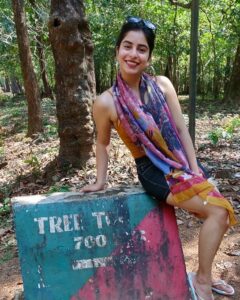 Siddhi Mahajankatti Instagram - • Excited Dia at the tree top •

PS : Re-Living each and every Aanandam moment and Every time my heart skips a beat.