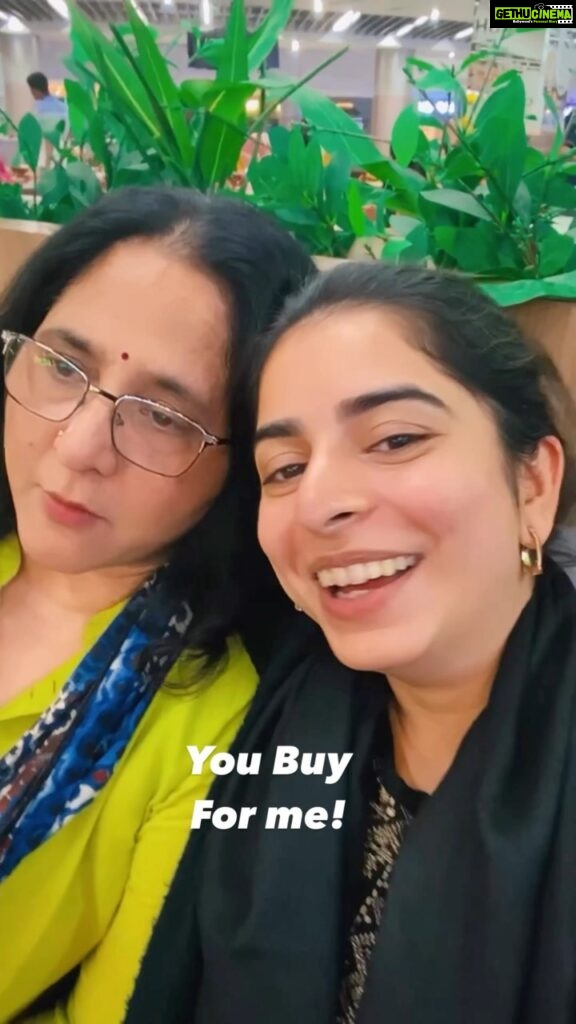 Siddhi Mahajankatti Instagram - • Amma and I fought for almost an hour on something super silly and to make it up to her this is what I did 🙈• #reels #reelsvideo #reelsinstagram #reelsindia #reelviral #trendingreels #trending #trendingsongs #trend #fyp #tiktok #dayout #amma #mum