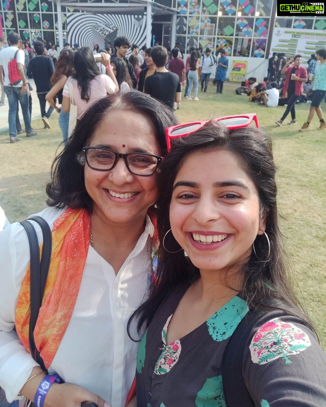 Siddhi Mahajankatti Instagram - Dear Life, "ma if you come, I'll stay back home for the night and leave the next morning back to Whitefield"( I moved to Whitefield recently as part of work and I meet amma only during the weekends as she stays in Kanakapura) what was I thinking? I clearly didn't want to have a FOMO moment right now in my life. Never have I ever dared to give such a blackmail to my mother. Also just to let you guys know, I'm very adamant as a person and I kinda find my way to get things done my way but it certainly doesn't work when it comes to dealing with my mum. Today was the final day at the under 25 summit and I really didn't want to miss out the fun in meeting new people and talking to them well that's just one part of it. The main motivation for me to be at the summit is to really absorb that positive energy and also give back the same with a lot of laughter and smiles. I love this part of my life cus I feel that's the super power god gave me - To spread happiness! And I just wanted to make amma the happiest since she has been unwell for quite sometime. " Don't play this blackmail game with me Sonu! It doesn't work" she said sternly. When amma gets angry ....woah that's another story all together but I didn't give up this time. I fell down to her feet and begged her and then hugged her tight while chanting " please, please, please....." almost a million times till " Don't do this sonu.... I'm really tired and I need rest " she said in a very low and pleading tone. Well you guys would be thinking that I gave up but I'm not a quitter..." Ma this is the only thing I've asked, that too for the first time... please come" The next thing I know is I'm helping amma out on what to wear. She said YES! I'm so glad she came with me to the summit. I knew she needed some fresh positive air. She spoke to Monica Dogra, she attended Rana dugubati's talk, she was overwhelmed when people at the summit recognized me and asked for a picture, she was happy to meet all my friends at the summit especially aisha, smruthi, samundar and of course her favorite deeptan ! " It's a really nice vibe out here, I wish thimma was here too but most importantly bangara you made me proud" she said . Jayamahal Palace