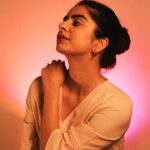 Siddhi Mahajankatti Instagram - • Catch the light 💡 • PC : @_solitaryhunter_ #picoftheday Bangalore, India