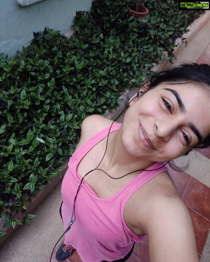 Siddhi Mahajankatti Instagram - • Can't keep my eyes open when I take a selfie , Anyone else with me ? • •Swipe ➡️ I tried taking a selfie with my eyes wide open 🙈😂• Whitefield, Karnataka, India