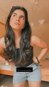 Siddhi Mahajankatti Instagram - • Mein Aisi Kyun Hoon?!?! • #trendingreels #trendingsongs #trending #trendingdances #me #multitasker #reels #reelsinstagram #dance