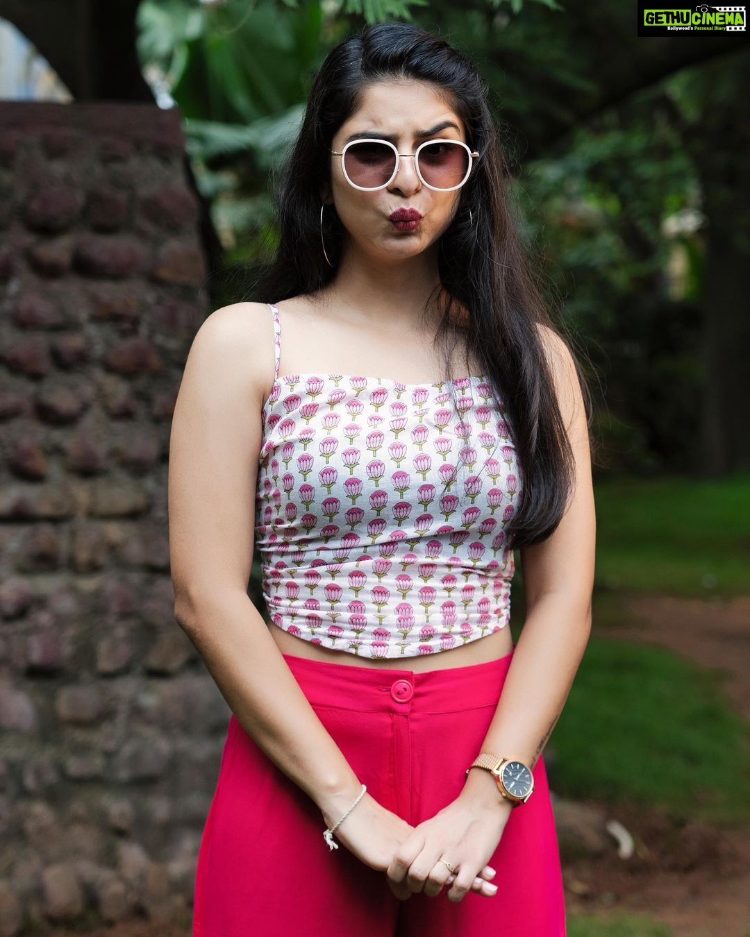 Siddhi Mahajankatti Instagram - ⢠Willy Wonka much ? šā¢ š: @l_zaba #trending #viral #instagram #love #explorepage #explore #instagood #fashion #follow #tiktok #like #likeforlikes #followforfollowback #photography #india #trend #instadaily #memes #music #style #trendingnow #reels #foryou #likes #photooftheday #model #beautiful #bollywood #bhfyp #insta