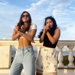 Siddhi Mahajankatti Instagram - • @rohit.varghese I can smell the burn 🔥 😂 • #playground #trending #trendingsongs #trendingreels #bestie Madh Island, Mumbai