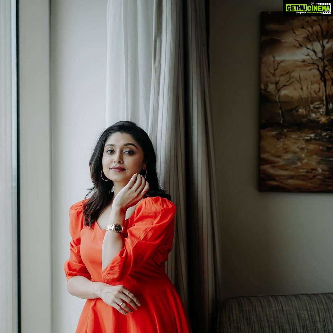 Sija Rose Instagram - Letβs save Santa a trip and do some gifting of our own π @danielwellington holiday offers are crazy with up to 30% off on all products and an additional 15% off when you use my code SIJADW #ad #dwindia #danielwellington π . Styling: @shantikrishna Makeup: @vini_makeup_artist_ Picture: @stories_by_fari Attire: @byhand.in