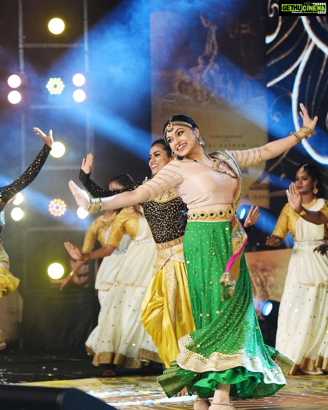 Sija Rose Instagram - Some performances feel so special! This one of my favourites. 🤩 Thanks to @flowersonair, @jobin_master and team! . MUA: @sruthisaimakeupstudio Captured: @shyamkumar.m.s