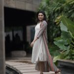 Sija Rose Instagram - Some more from this series *Cape down* . Pic: @stories_by_fari MUA : @vini_makeup_artist_ Styling: @shantikrishna Attire: @byhand.in