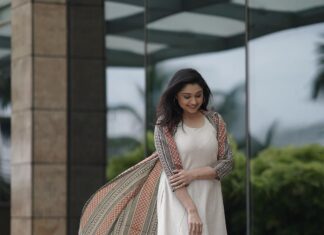 Sija Rose Instagram - Some twist and turns with my cape! . 📷 @stories_by_fari MUA: @vini_makeup_artist_ Styling: @shantikrishna Attire: @byhand.in @byhand_moments