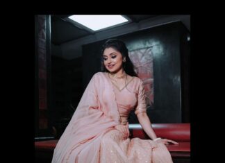 Sija Rose Instagram - Looking blushed in this light, pure, coral pink with a raspberry undertone . Attire: @zuleiha_by_shehazeen Jewellery: @pureallure.in MUA: @sruthisaimakeupstudio Captured by: @shyamkumar.m.s . . . Thanks to @sruthisai_official and @shyamkumar.m.s You guys were a team . #onewhoalwaysstandsbsidesme #💕 #program #onwardsandupwards