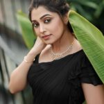 Sija Rose Instagram - They say diamonds are forever and a girl's best friend! Are they?! . Jewellery: @elista_goldanddiamonds Photo: @_ericfotos_ Attire: @neethu_nidhi Thanks @babinchiramel