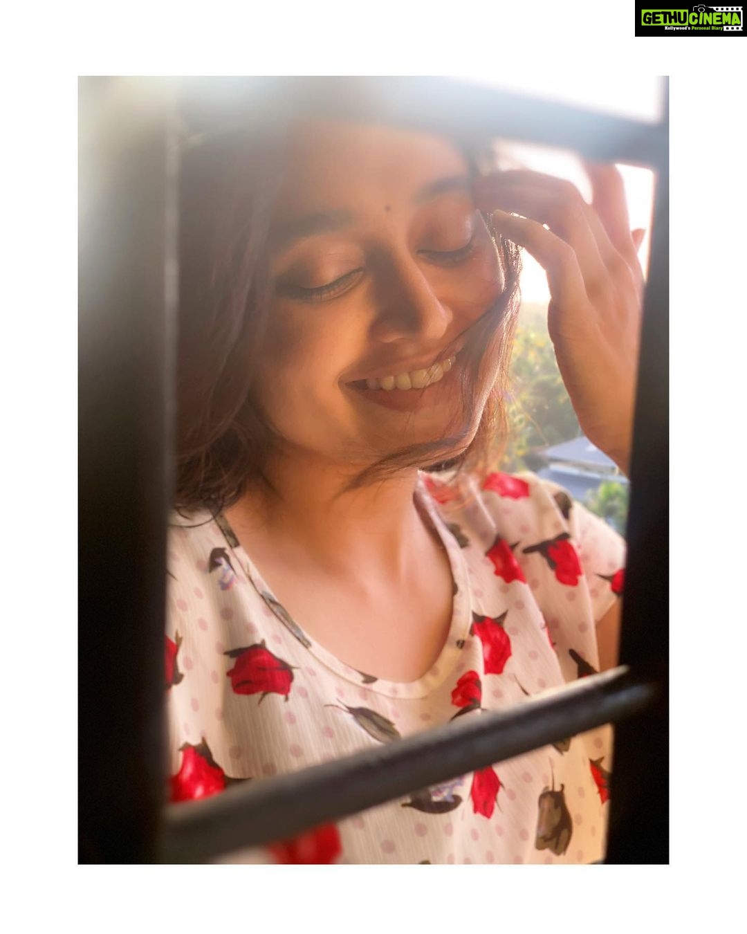 Sija Rose Instagram - Roses aren’t always red Violets aren’t blue Whatever it may be SHINE BRIGHT As you always do! . #shine #asyoudo #stayingstrong #withmysmileon #💕