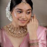 Sija Rose Instagram – Radiant Royalty: Embracing Elegance in Blush Pink! Witness the Queen like ethereal nude and glowy bridal makeover, adorned in a mesmerizing pink bridal saree and adorned with exquisite antique jewellery 

MUA: @abilashchickumakeupartist
Saree @thebrandstorebyfebitha
Photography @paper_plane_wedding
Jwellery @bliss_bridal_collections
#sijaarose #abilashchickumakeupartist #mua #makeupartist #bridalmakeover #pinksaree #southindianbride #indianbride 
#glow