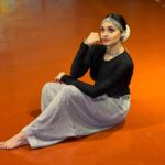 Sija Rose Instagram - 🧡🖤🤍 . #instagood #instagram #instapic #danceinsta #insta