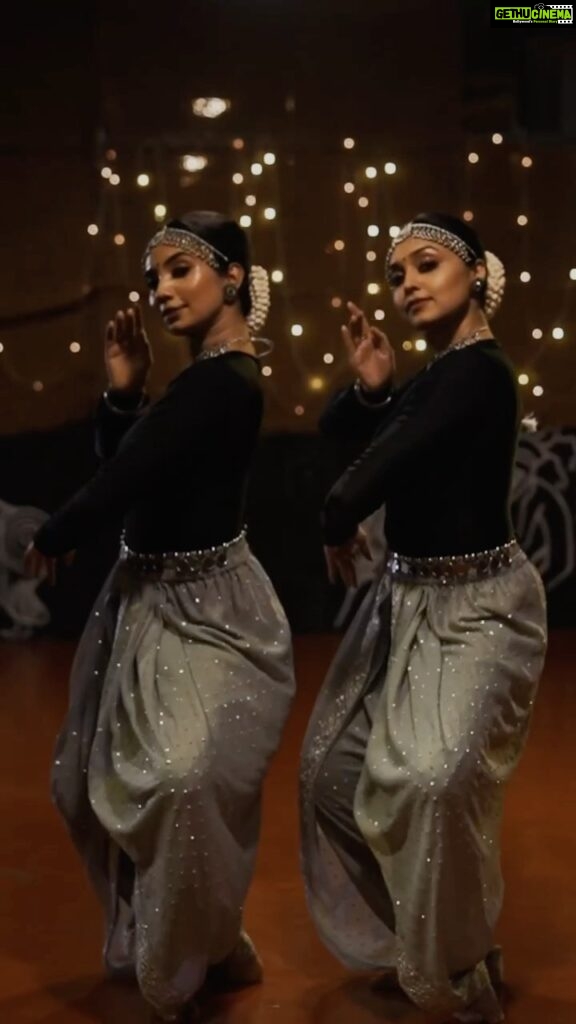 Sija Rose Instagram - .. Something UNHOLY.. 🎥 : @i_do_wedding_filmer MUA : @lilly_shaneesh_makeup Thank you @thudippu_ for the lovely space and the ambience ❤ #dance #somethingunholy #daily #classic #classicaldance #instagram #instagood #instadance #instalike #dancing #space #wacking #indianattire