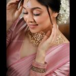 Sija Rose Instagram - Radiant Royalty: Embracing Elegance in Blush Pink! Witness the Queen like ethereal nude and glowy bridal makeover, adorned in a mesmerizing pink bridal saree and adorned with exquisite antique jewellery MUA: @abilashchickumakeupartist Saree @thebrandstorebyfebitha Photography @paper_plane_wedding Jwellery @bliss_bridal_collections #sijaarose #abilashchickumakeupartist #mua #makeupartist #bridalmakeover #pinksaree #southindianbride #indianbride #glow