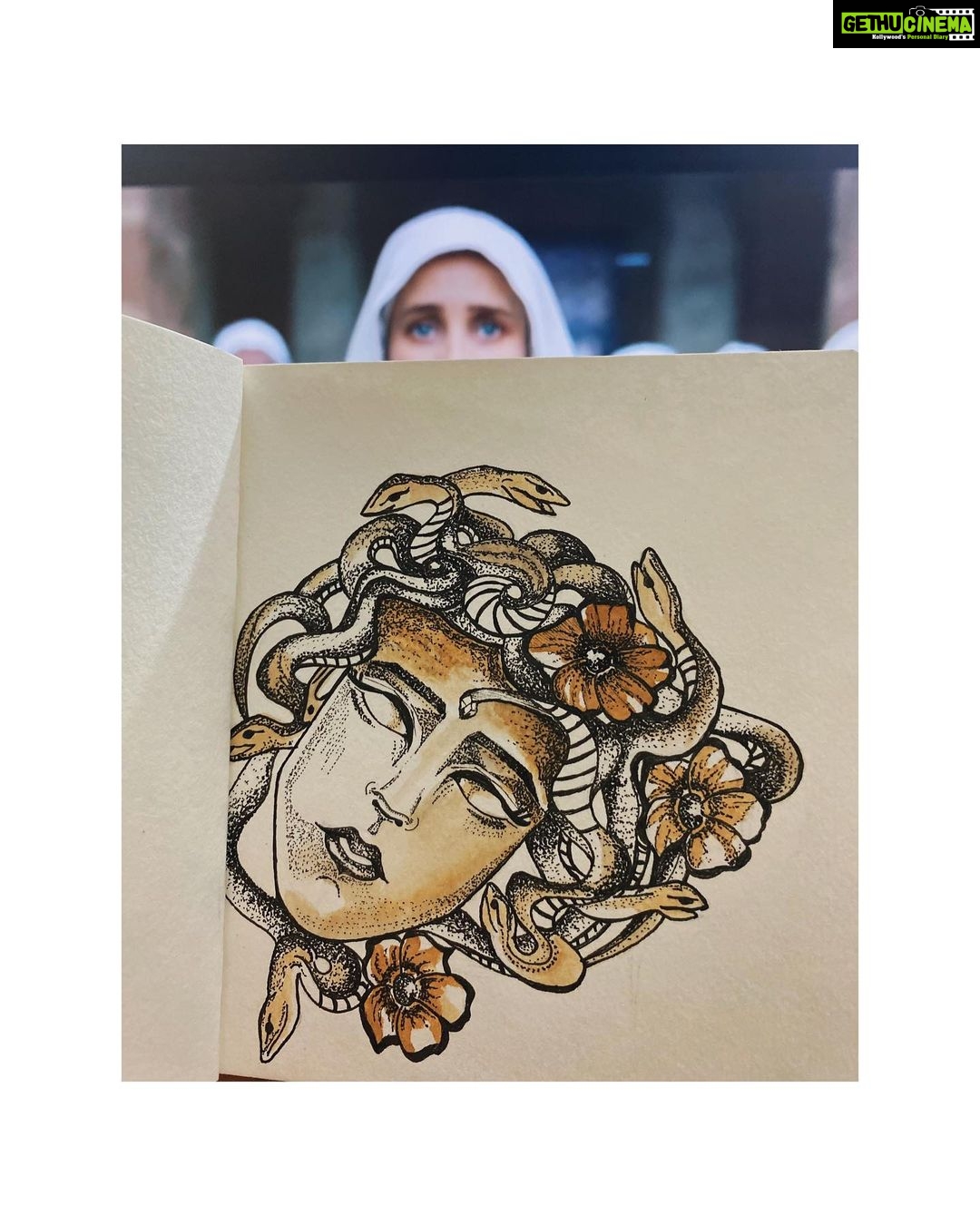 Sija Rose Instagram - Gazing into Medusa's eyes,the modern evil eye! . #coffeeart #scribble #littlesketchbook #medusa
