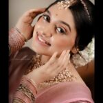 Sija Rose Instagram - "Radiant Royalty: Embracing Elegance in Blush Pink! Witness the Queen like ethereal nude and glowy bridal makeover, adorned in a mesmerizing pink bridal saree and adorned with exquisite antique jewelry, accentuating her exquisite facial features. She truly embodies grace, poise, and timeless beauty ." In frame @sija_rose_george Saree @thebrandstorebyfebitha Photography @paper_plane_wedding Jwellery @bliss_bridal_collections #sijarose #abilashchickumakeupartist #mua #makeupartist #bridalmakeover #pinksaree #southindianbride #keralamakeupartist