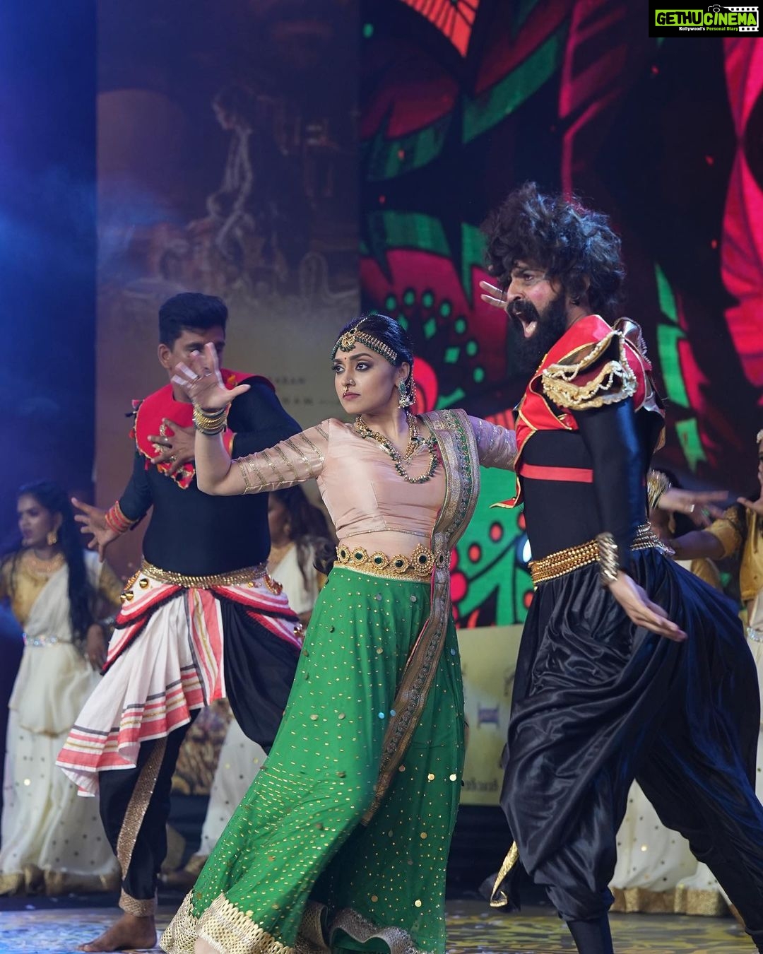 Sija Rose Instagram - Last from the series . Thanks @shyamkumar.m.s for these clicks Mua: @sruthisaimakeupstudio ❤️ Choreography: @jobin_master . #instagram #instapic #dance #dancer #stage #flowerschannel #performance #picoftheday #💃