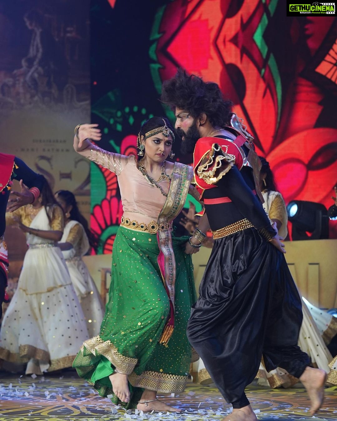 Sija Rose Instagram - Last from the series . Thanks @shyamkumar.m.s for these clicks Mua: @sruthisaimakeupstudio ❤️ Choreography: @jobin_master . #instagram #instapic #dance #dancer #stage #flowerschannel #performance #picoftheday #💃