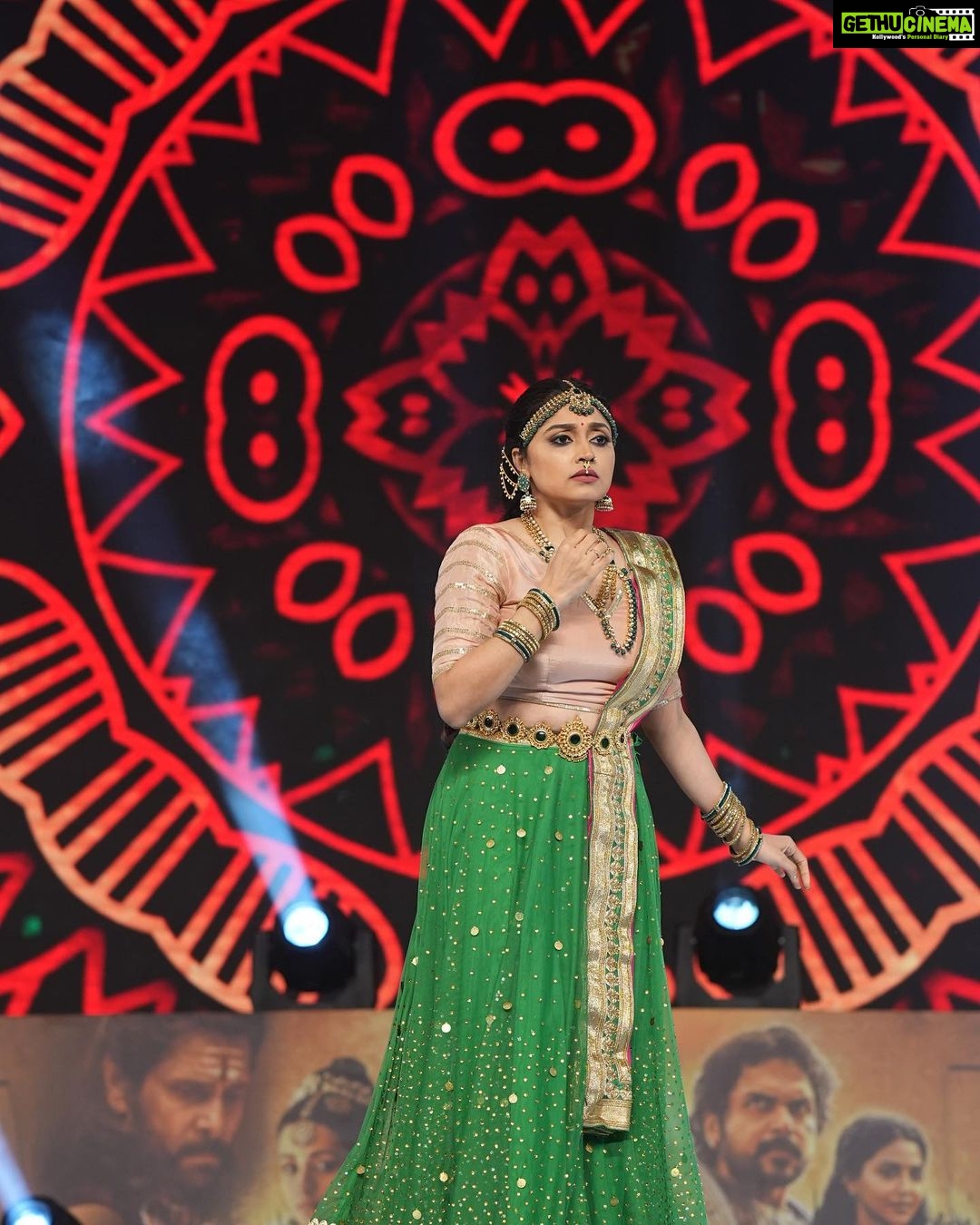 Sija Rose Instagram - Some performances feel so special! This one of my favourites. 🤩 Thanks to @flowersonair, @jobin_master and team! . MUA: @sruthisaimakeupstudio Captured: @shyamkumar.m.s