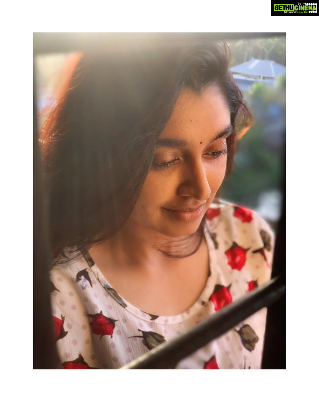 Sija Rose Instagram - Roses aren’t always red Violets aren’t blue Whatever it may be SHINE BRIGHT As you always do! . #shine #asyoudo #stayingstrong #withmysmileon #💕