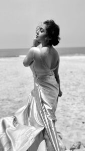 Sija Rose Instagram - Whats your relationship with your dresses? For me most times it’s for my Joy, but sometimes at some places its different. Adjusting and settling in my cocoon. . But here is one such moment were i danced , embraced , flew with the wind barefoot in this scintillating dress! 💕 . #trendingreels #trending #reelsinstagram #trendingmusic #thatdress #goldendress #instagood #goldenhour #beachroad #vacation #love #💕