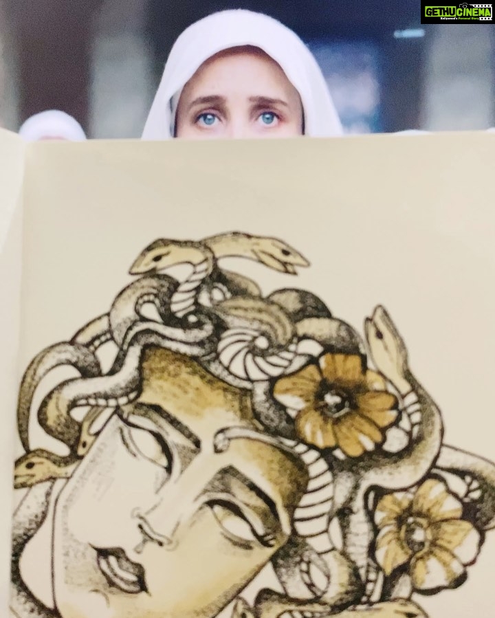 Sija Rose Instagram - Gazing into Medusa's eyes,the modern evil eye! . #coffeeart #scribble #littlesketchbook #medusa