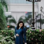 Sija Rose Instagram - The depth of blue🪁🌀 . Pic: @fahad____fadhi MUA: @neethu_makeupartist Styling : @shantikrishna Attire: @the_mainstreetshop_kochi Accessories: @adorebypriyanka
