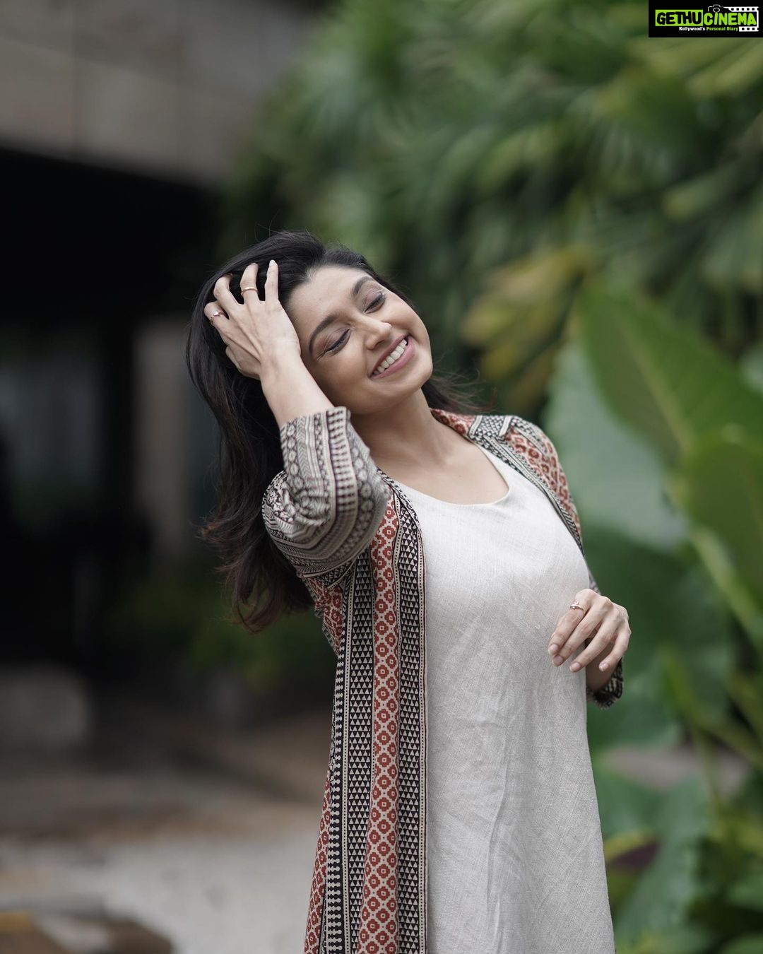 Sija Rose Instagram - 💕 . Pic: @stories_by_fari MUA: @vini_makeup_artist_ Attire: @byhand.in Stylist: @shantikrishna