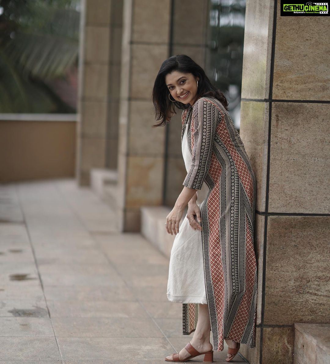 Sija Rose Instagram - Some more from this series *Cape down* . Pic: @stories_by_fari MUA : @vini_makeup_artist_ Styling: @shantikrishna Attire: @byhand.in