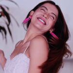 Simran Budharup Instagram - Almonds are literally my favourite because they are full of benefits that actually make a difference! Almonds are rich in valuable nutrients like magnesium, vitamin E, and dietary fiber and hence Almonds are Superfood. Almond oil is full of vitamin E which helps in enhancing hair health. There is this one hair oil which I have been using for the last 4 years and the quality of my hair has improved a lot. Trust me when I say this: my hair care routine just got sorted with Bajaj Almond Drops Hair Oil (@bajajalmonddrops ), and if you are also looking for something that not only nourishes your hair but also strengthens it, then this has to be your go-to product! 😎🥰 #SuperFoodSuperYou #BajajAlmondDropsHairOil #SuperFood #SuperFoodForSuperHair