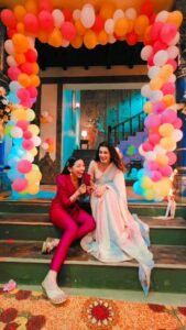 Simran Budharup Instagram - This is how we roll🤣😂

#funny #comedy #friends #coactors #onset #fun #bts #crazy #show #pandyastore #follow